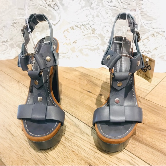 SOLD!! GUCCI Blue Wooden Platform Sandals - Picture 2 of 8